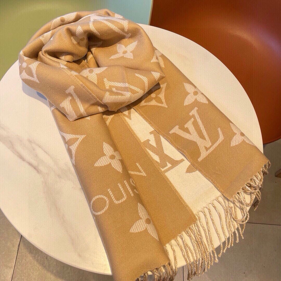 Louis Essential new arrival scarf size: 186*34 cm