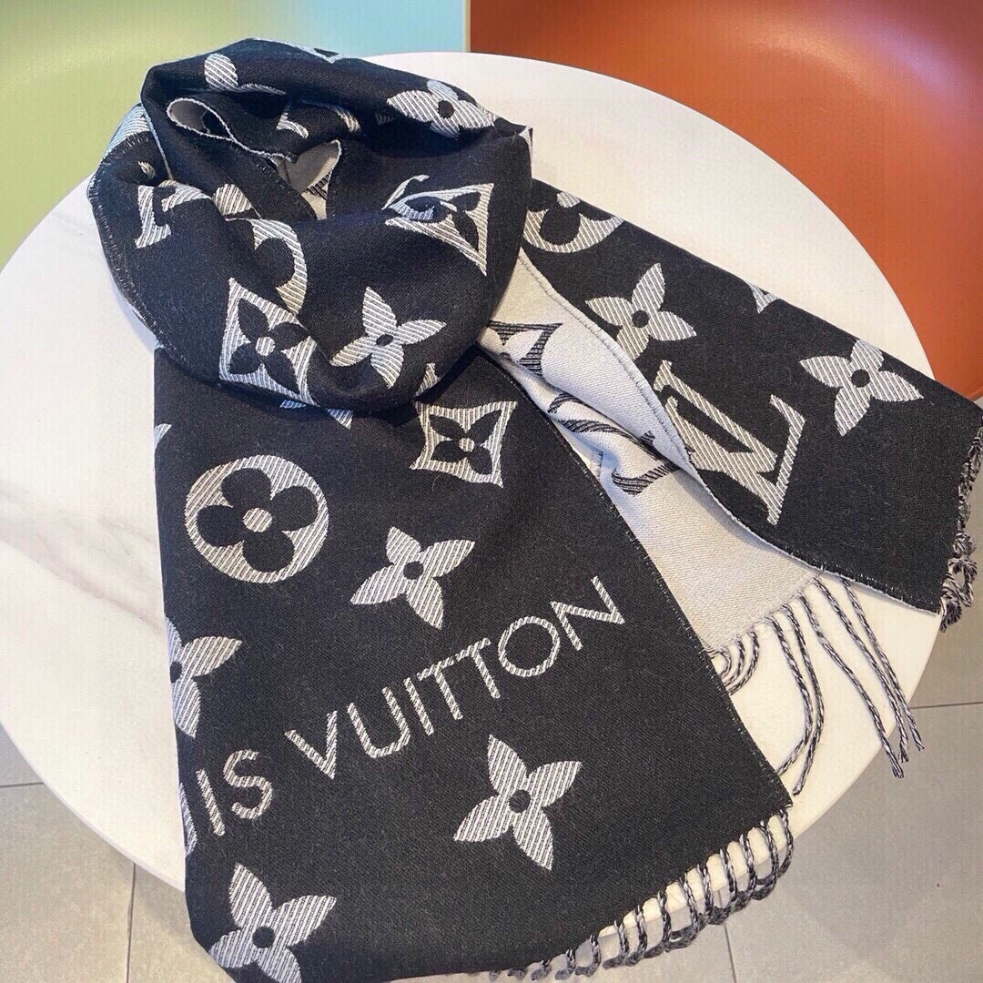 Louis Essential new arrival scarf size: 186*34 cm