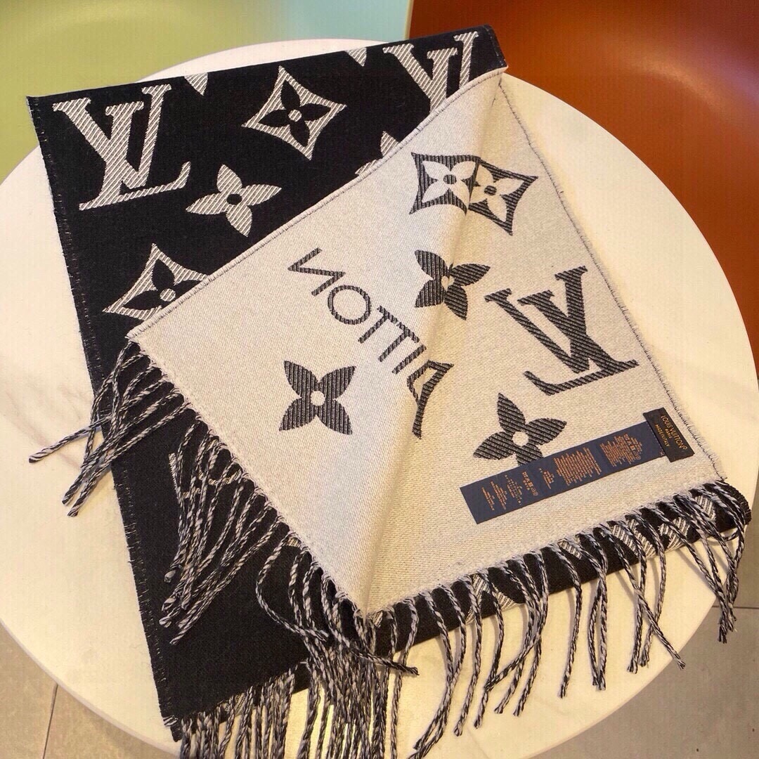 Louis Essential new arrival scarf size: 186*34 cm