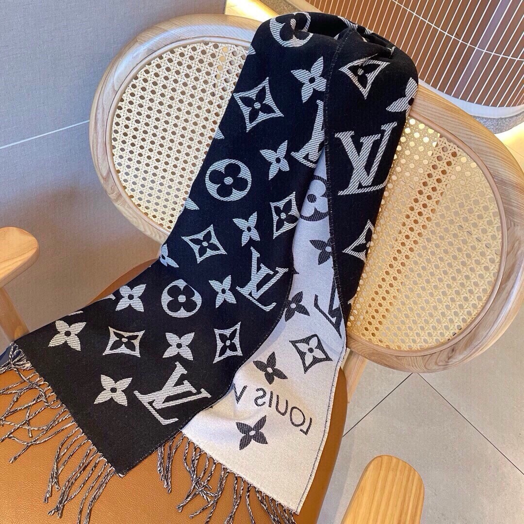Louis Essential new arrival scarf size: 186*34 cm