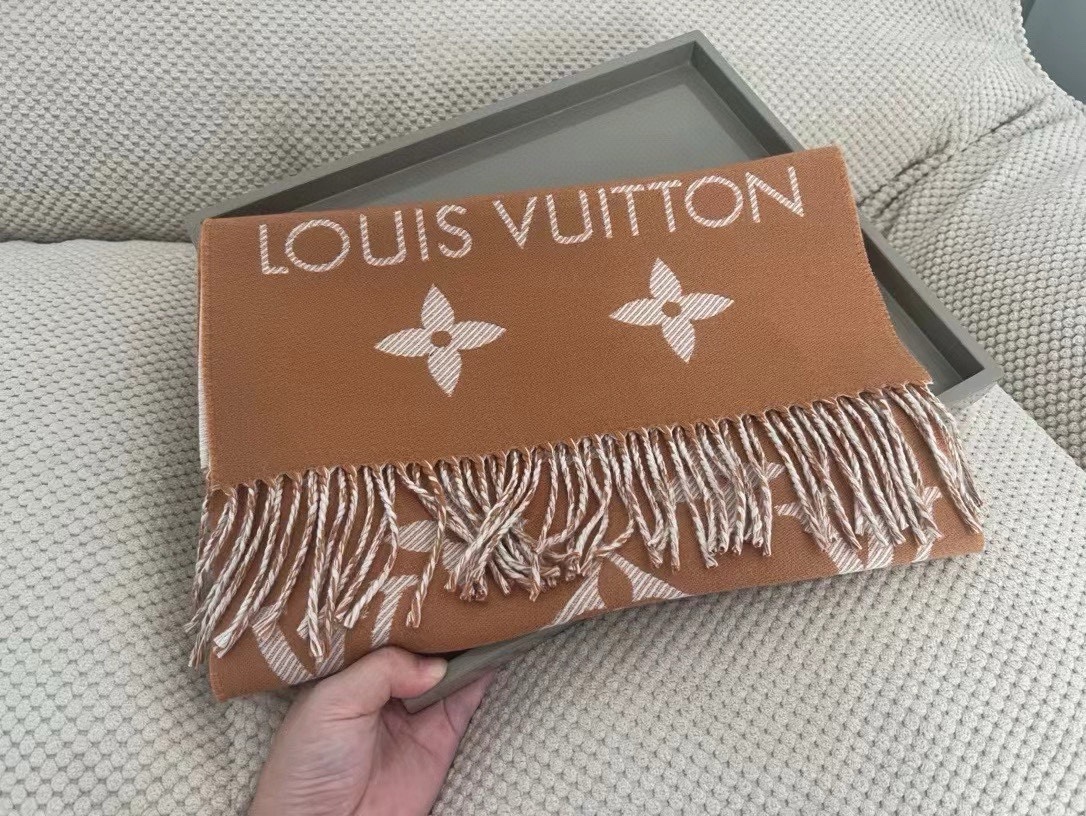 Louis Essential new arrival scarf size: 186*34 cm