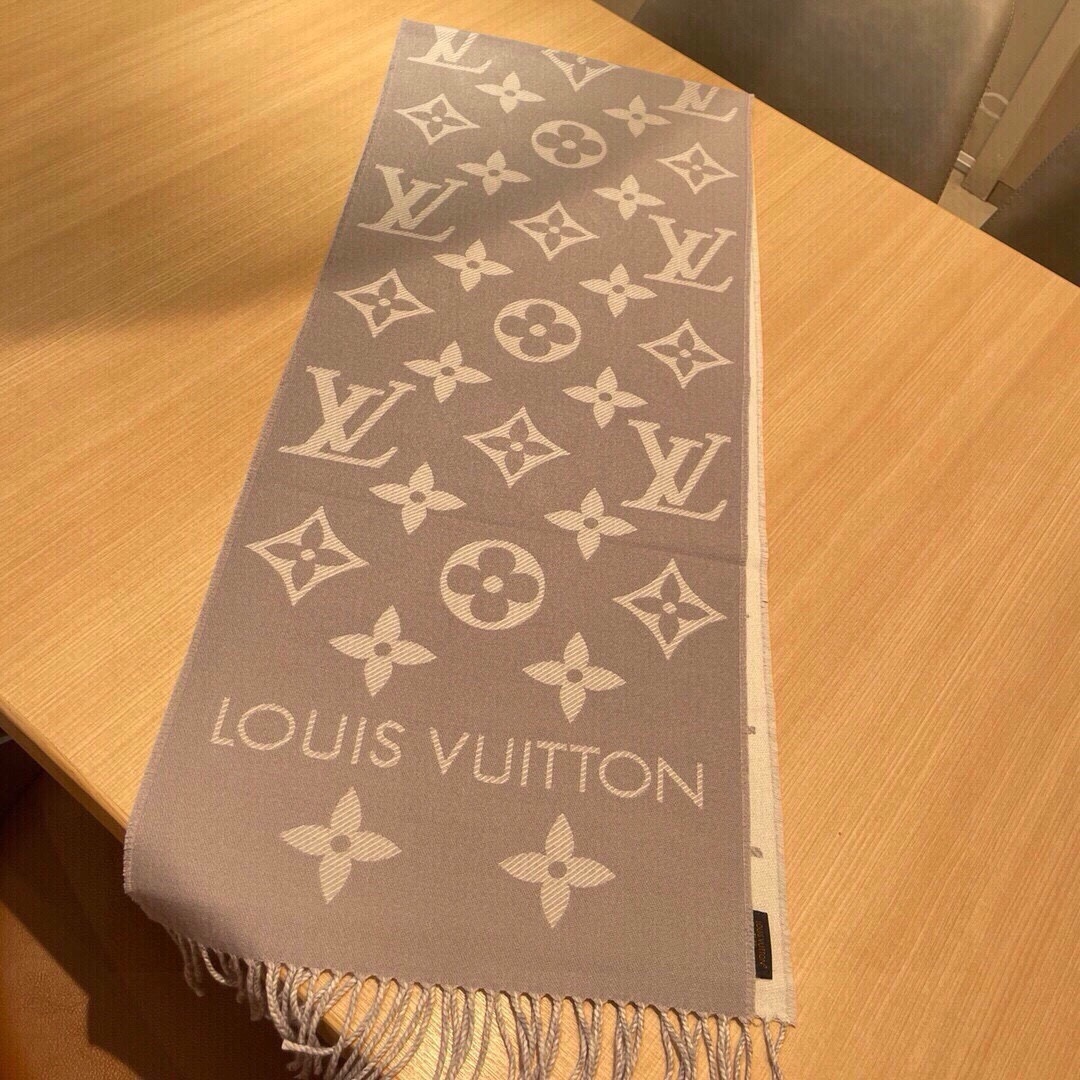 Louis Essential new arrival scarf size: 186*34 cm
