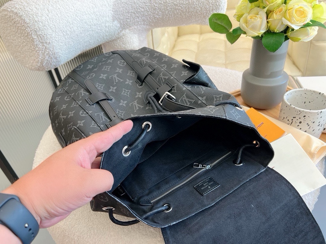 Louis new arrival men backpack bag 003 size: 31*15*45 cm