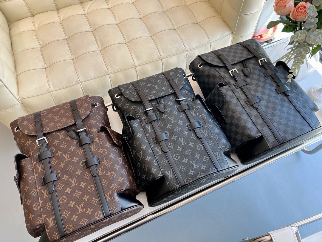 Louis new arrival men backpack bag 003 size: 31*15*45 cm