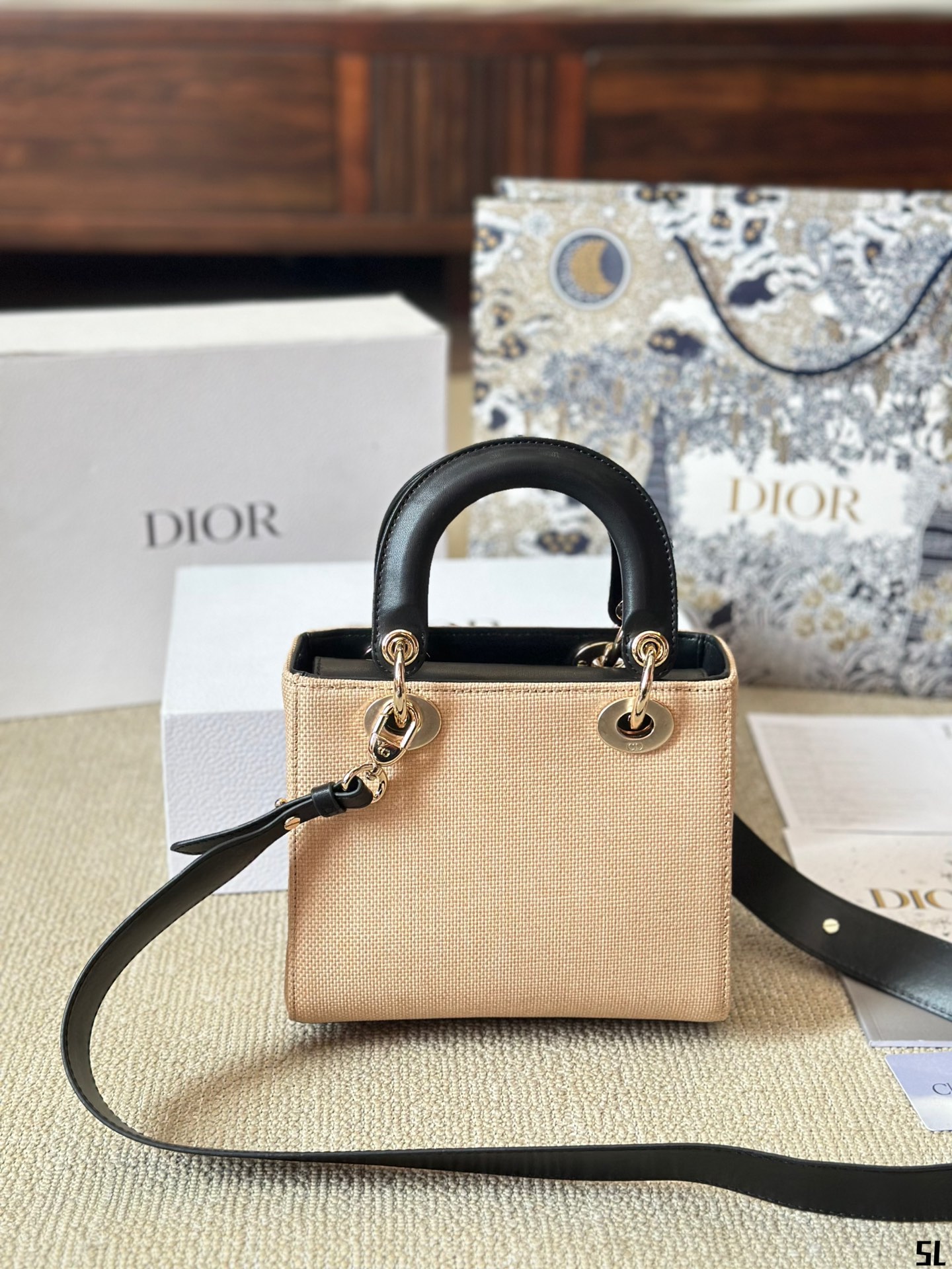 D new arrival lady bag size: 20*18 cm