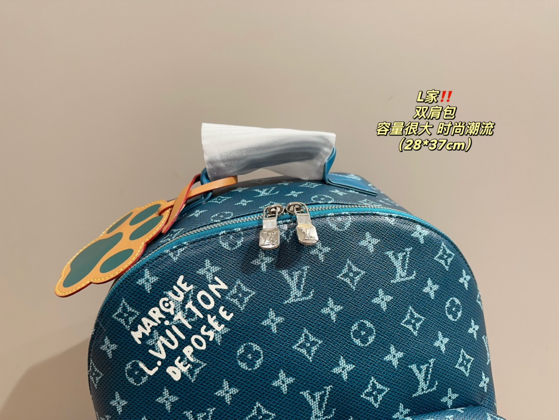 Louis new arrival men backpack bag size;28* 37 cm