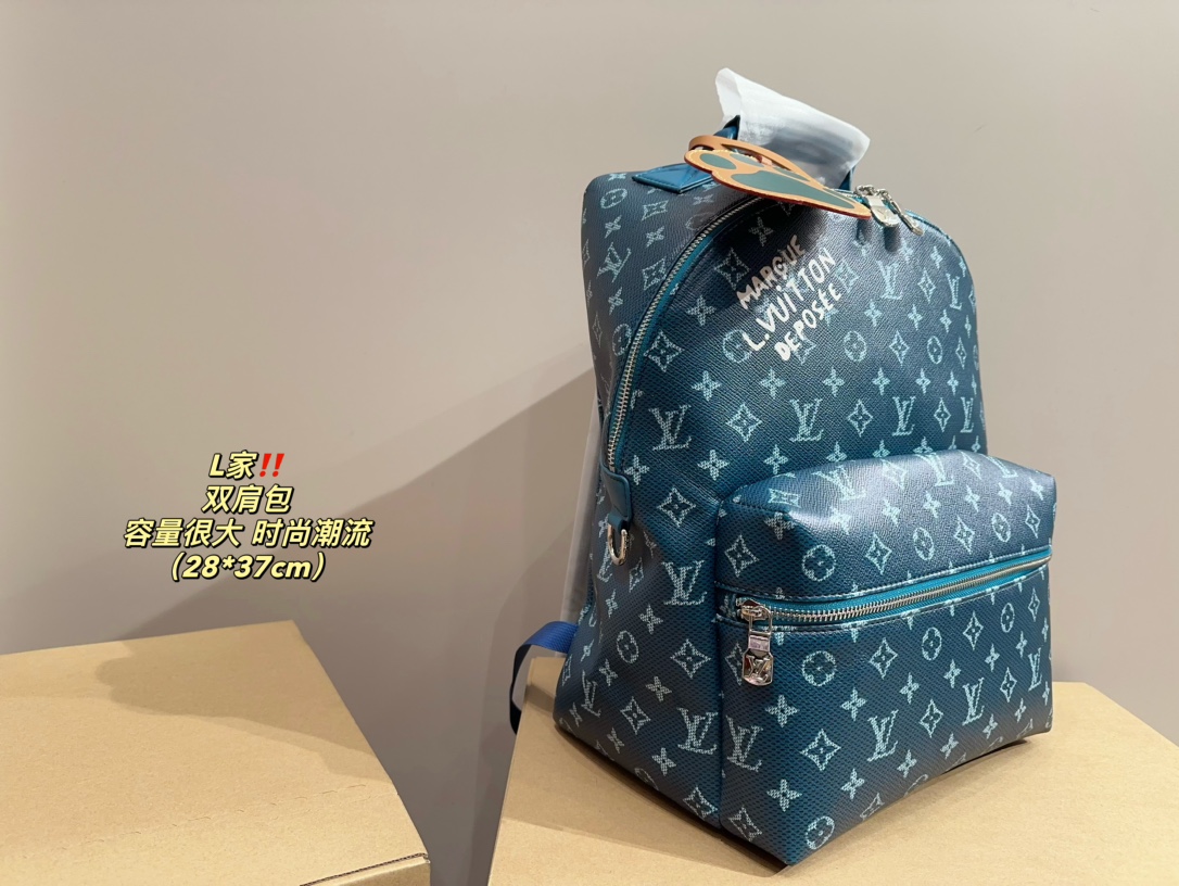 Louis new arrival men backpack bag size;28* 37 cm