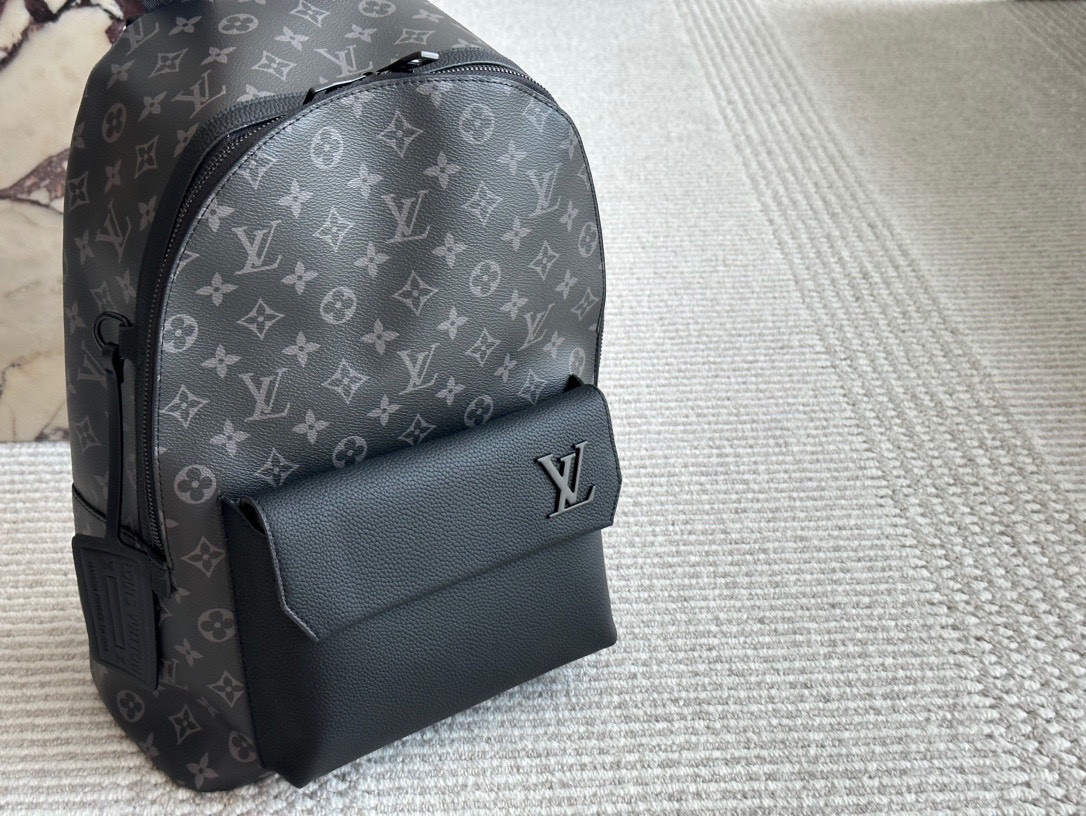 Louis new arrival men backpack bag 008 size :36*28cm