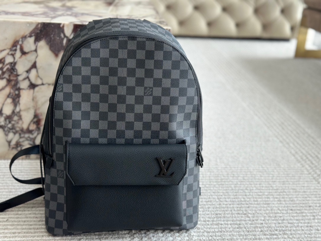 Louis new arrival men backpack bag 008 size :36*28cm