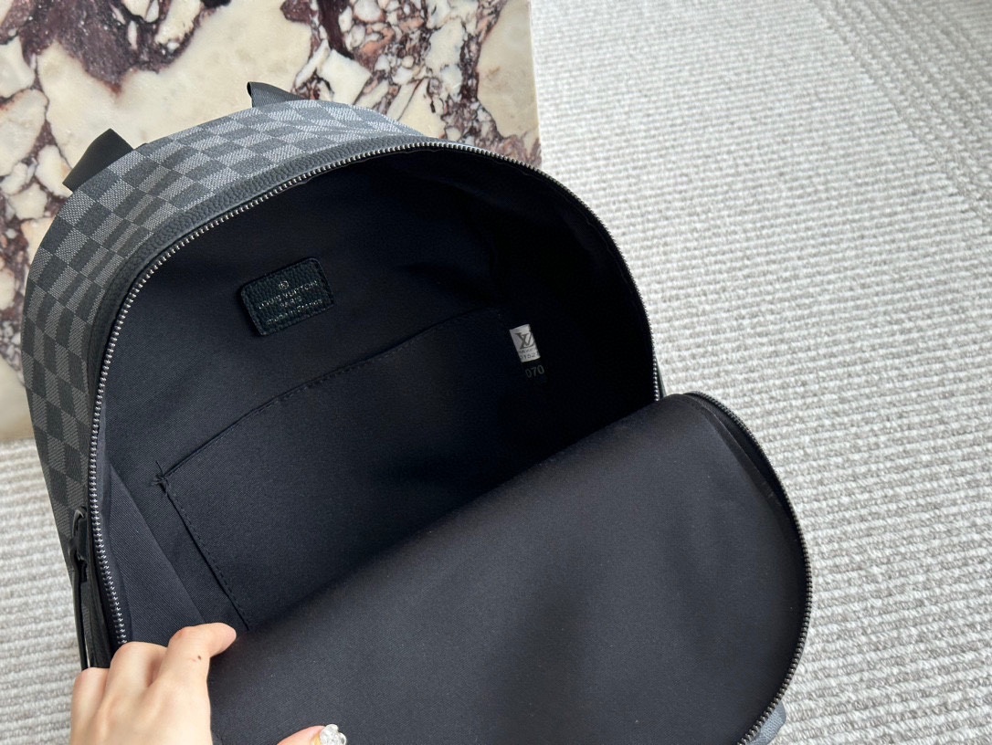 Louis new arrival men backpack bag 008 size :36*28cm