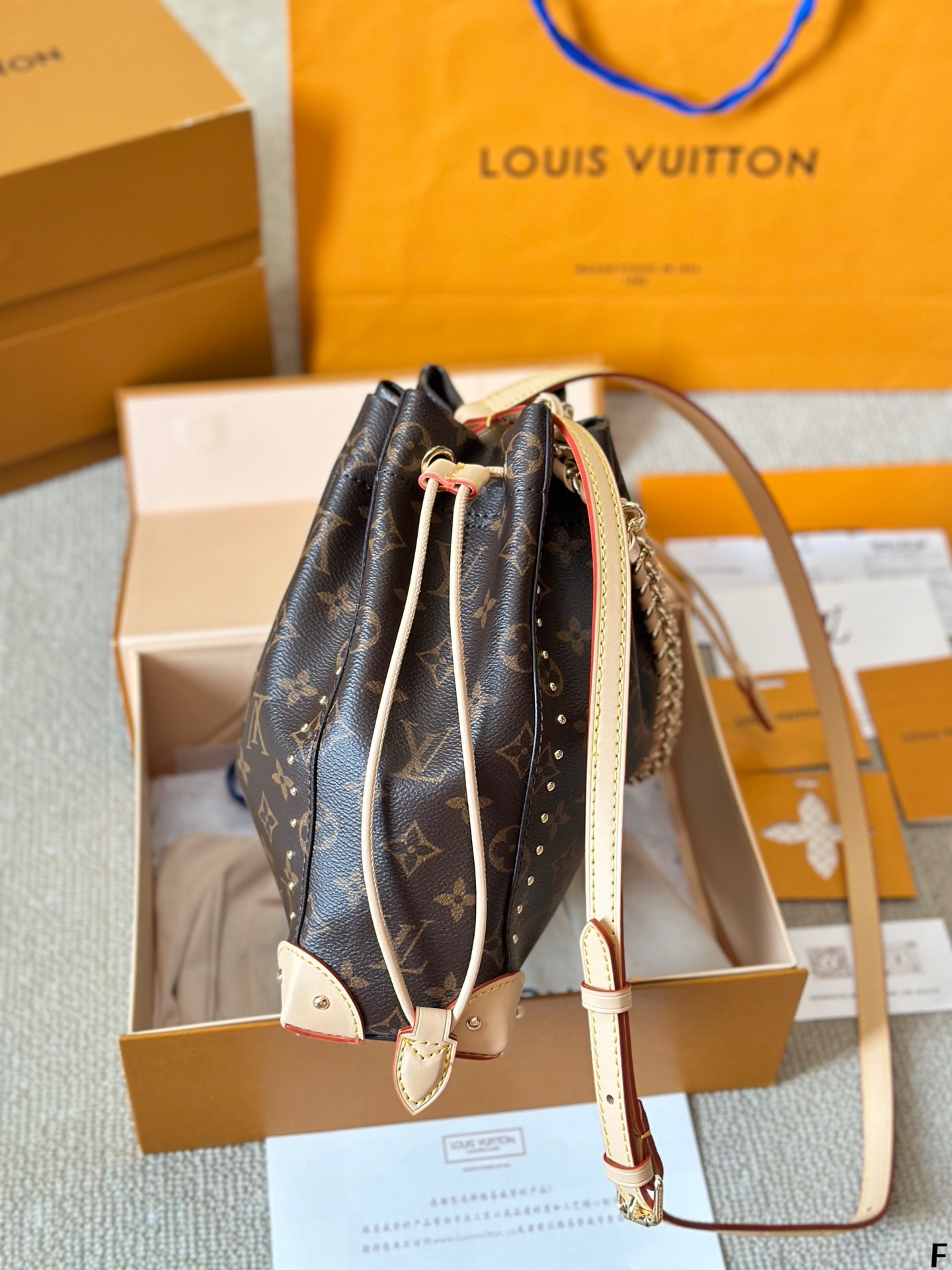 Louis new arrival noe trunk bag size: 23*25 cm