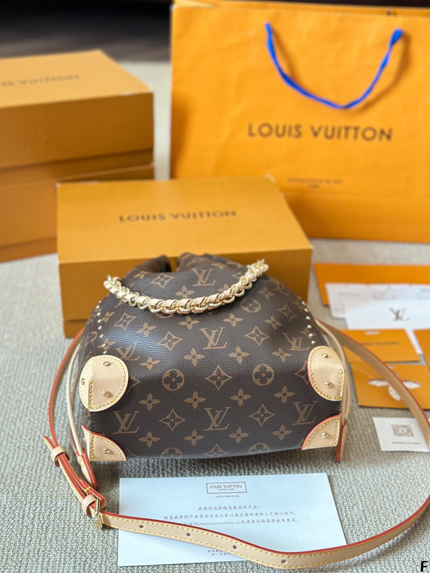 Louis new arrival noe trunk bag size: 23*25 cm