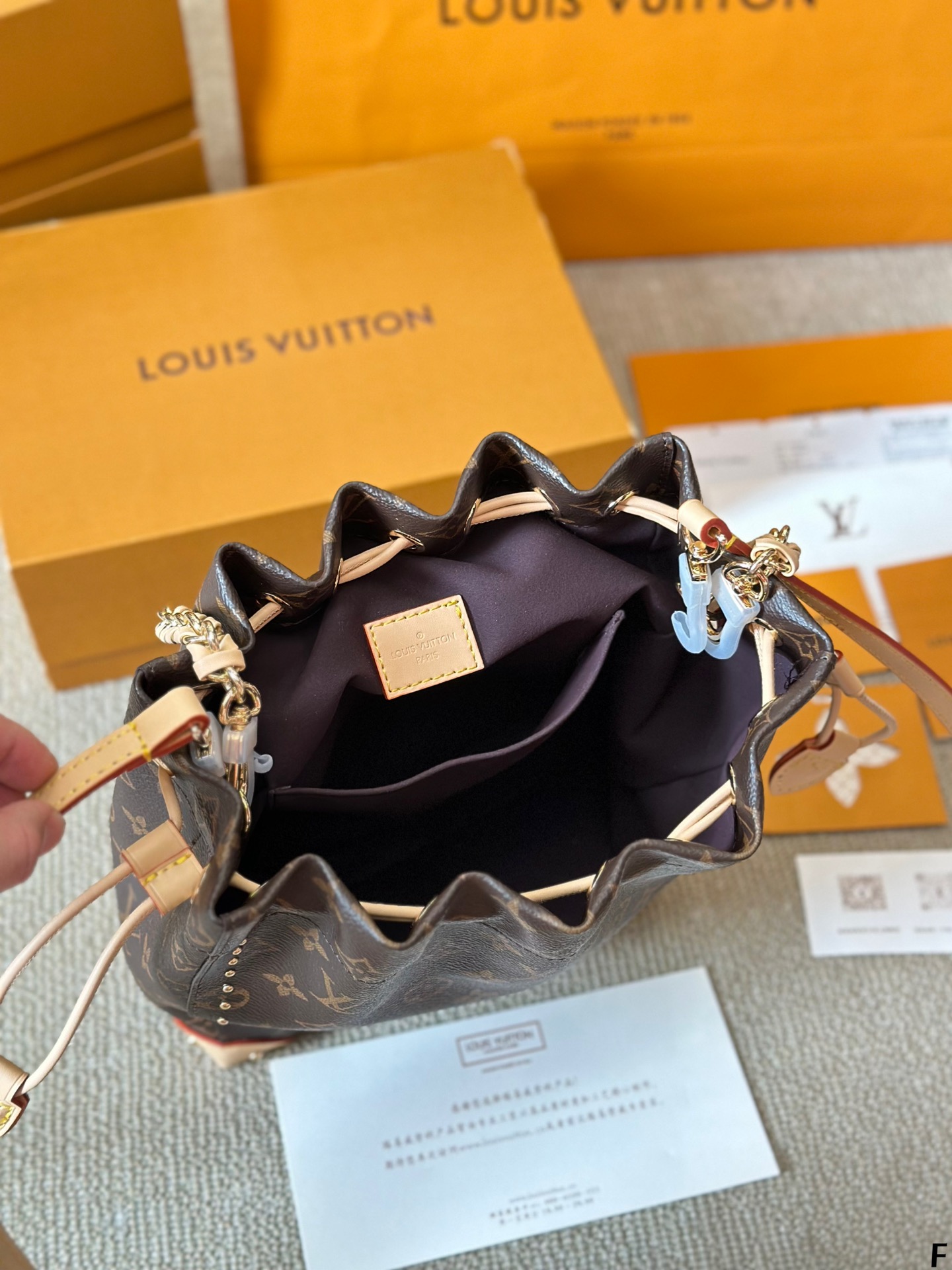 Louis new arrival noe trunk bag size: 23*25 cm