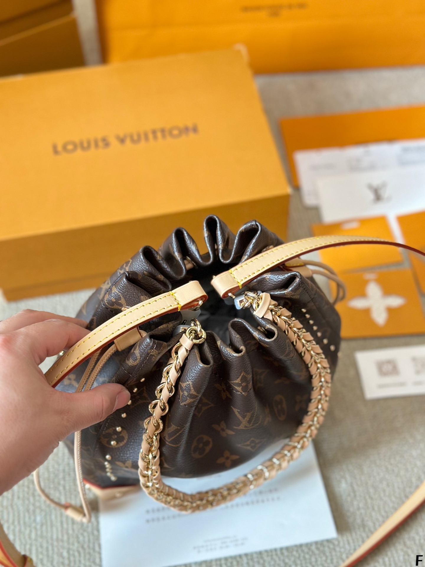 Louis new arrival noe trunk bag size: 23*25 cm