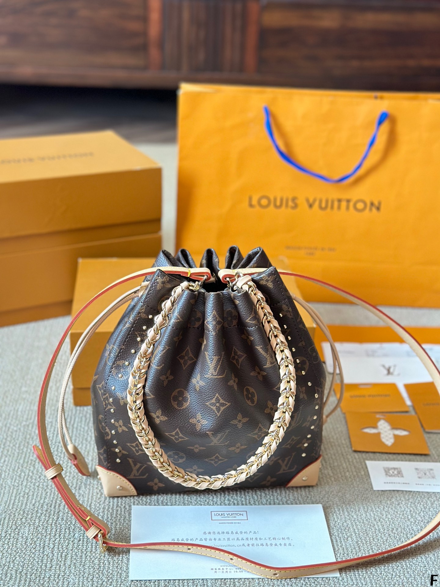 Louis new arrival noe trunk bag size: 23*25 cm