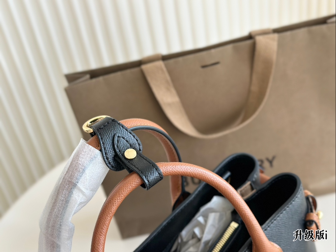 BB new arrival  The Banner tote bag size: 32*26 cm