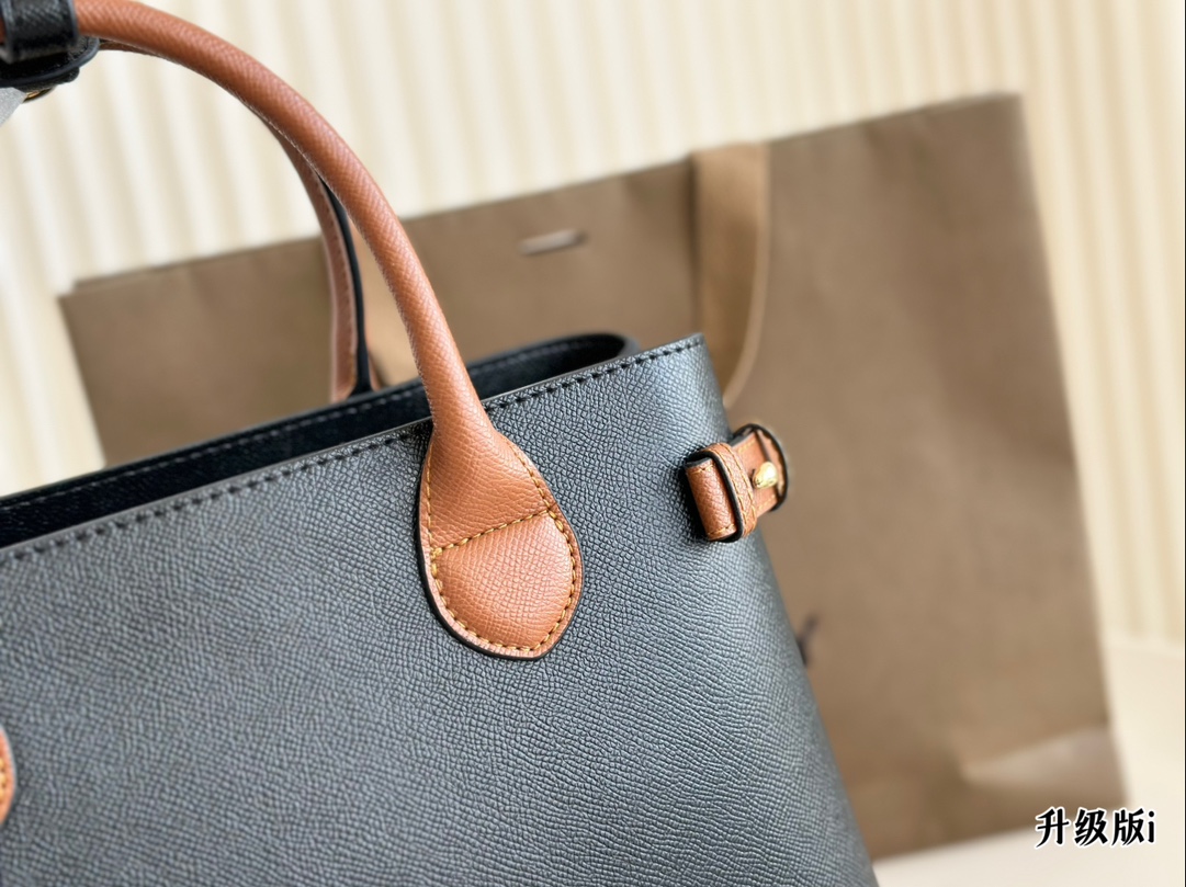 BB new arrival  The Banner tote bag size: 32*26 cm