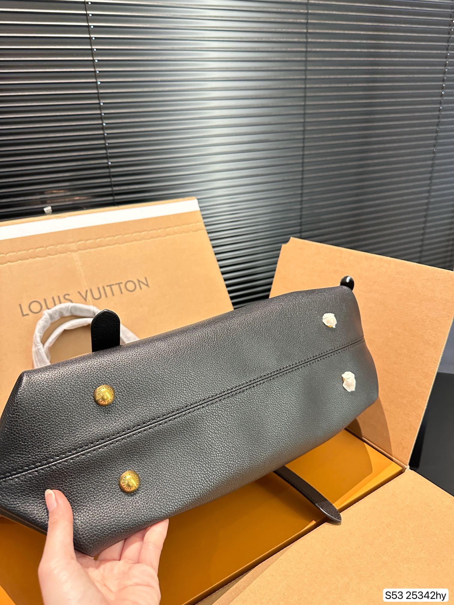 Louis new arrival lock hobo tote bag size；47 * 31 cm