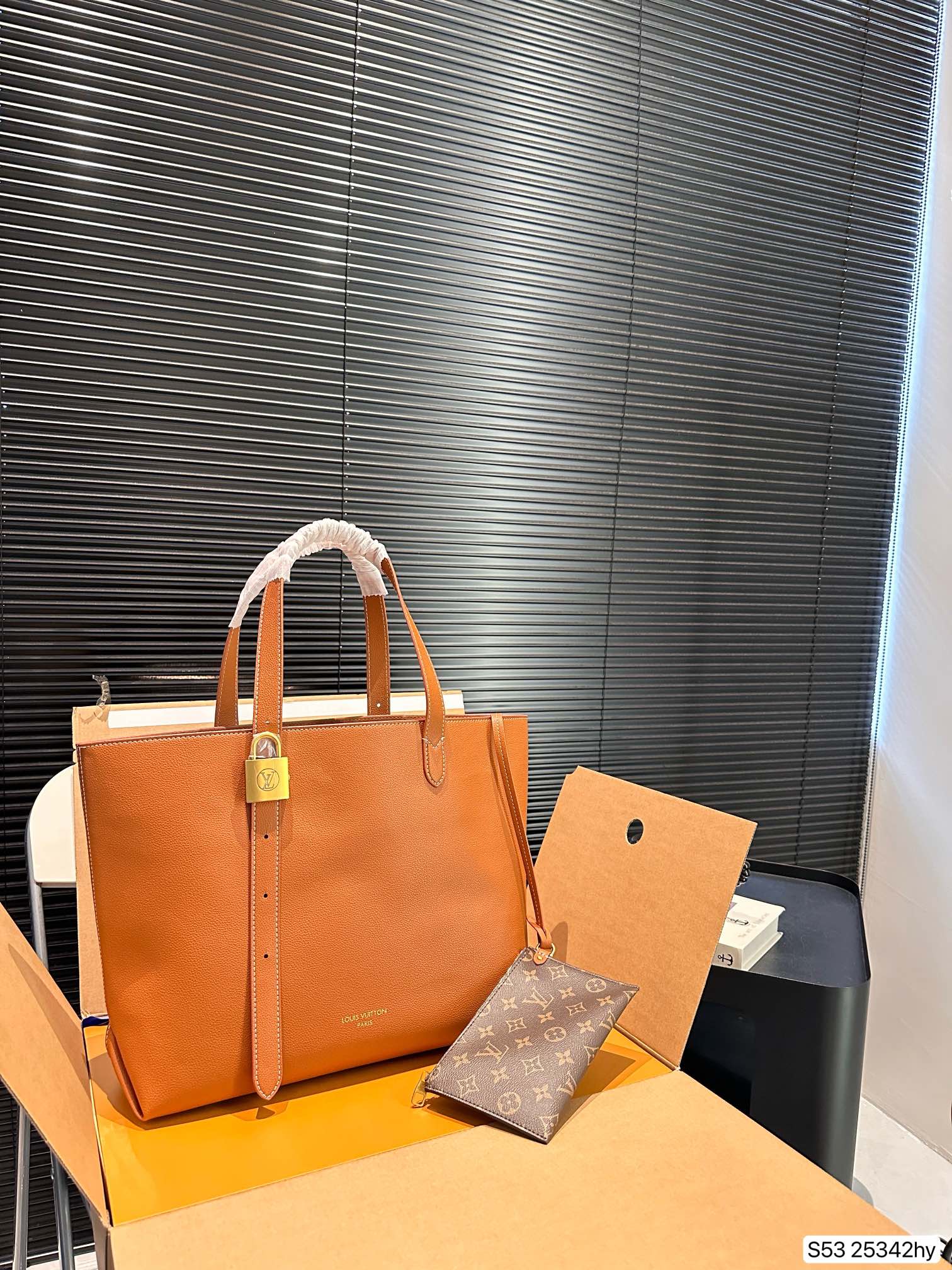 Louis new arrival lock hobo tote bag size；47 * 31 cm