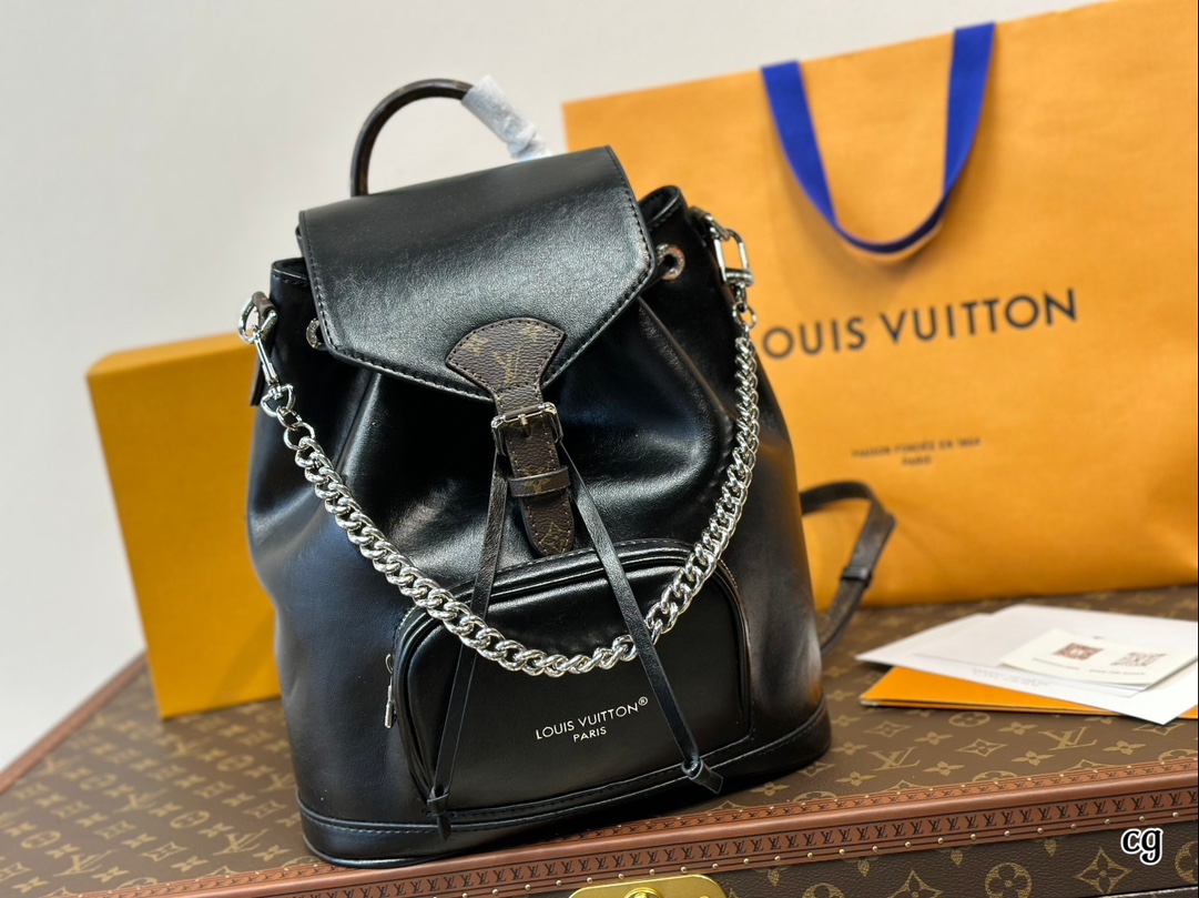 Louis new arrival backpack bag size: 26*28 cm