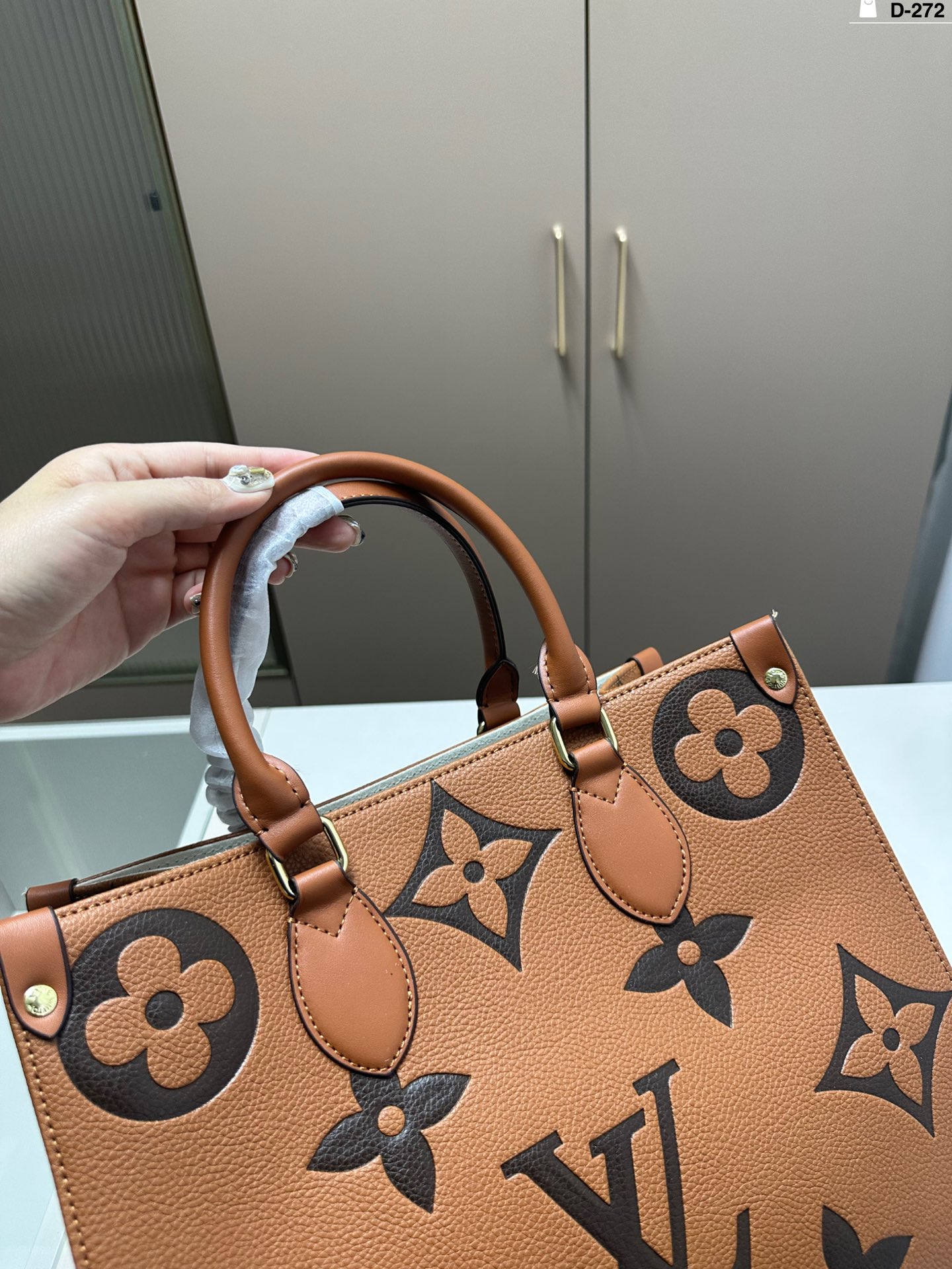 louis new arrival onthego tote bag size: 32.15.27 cm