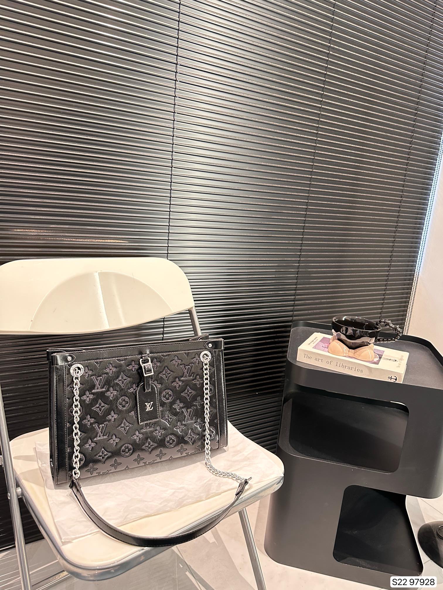 louis new arrival tote bag size: 31 * 21 cm