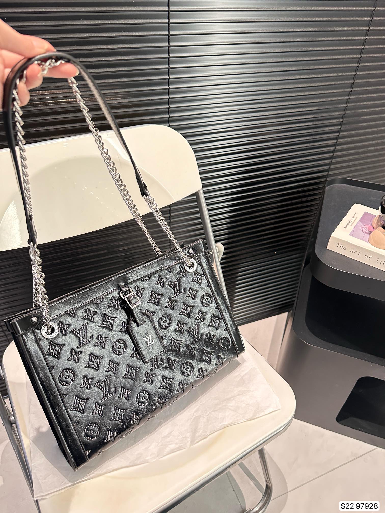 louis new arrival tote bag size: 31 * 21 cm