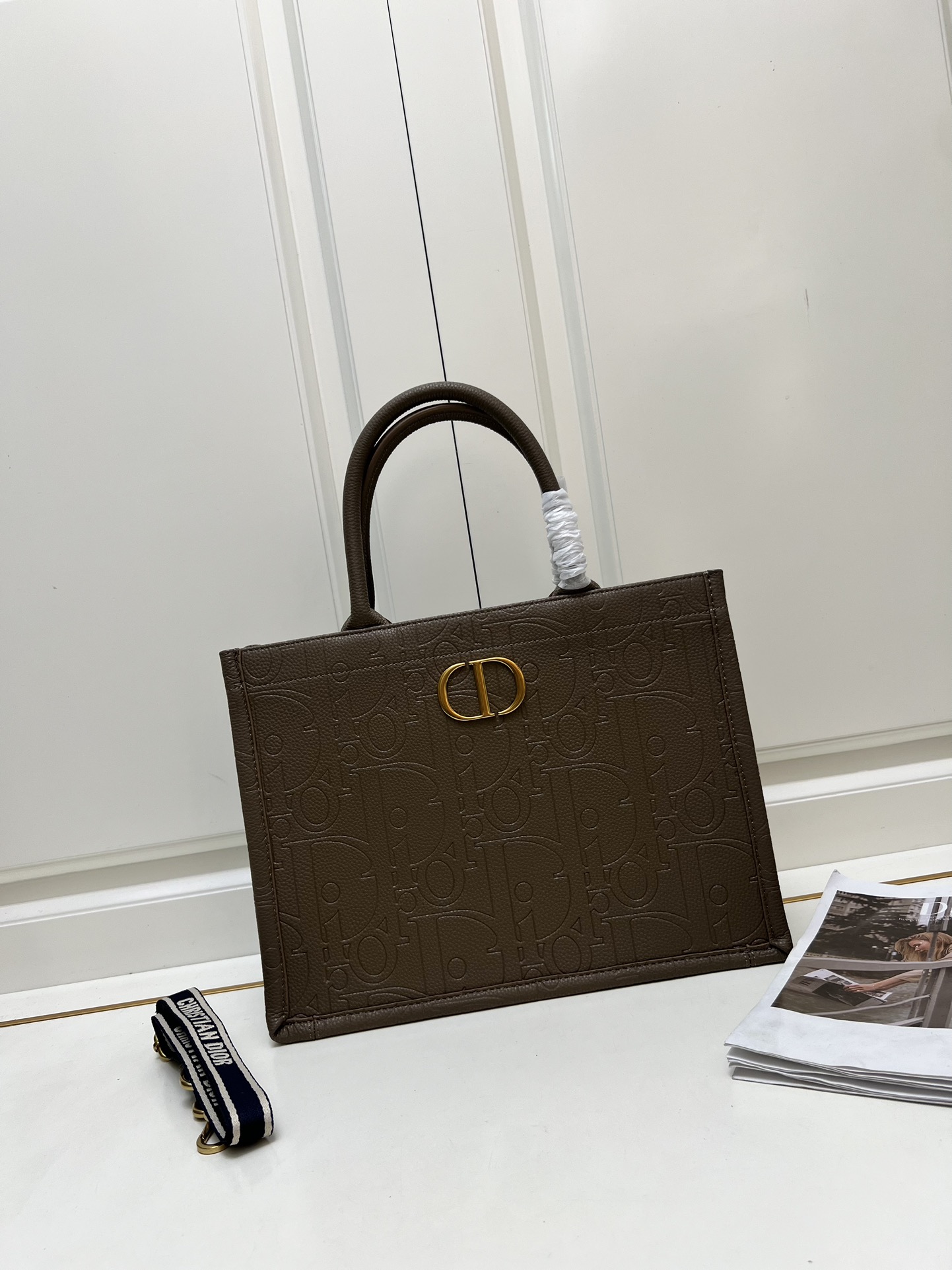 D new arrival book tote bag size: 36.5*28*17.5cm top quality