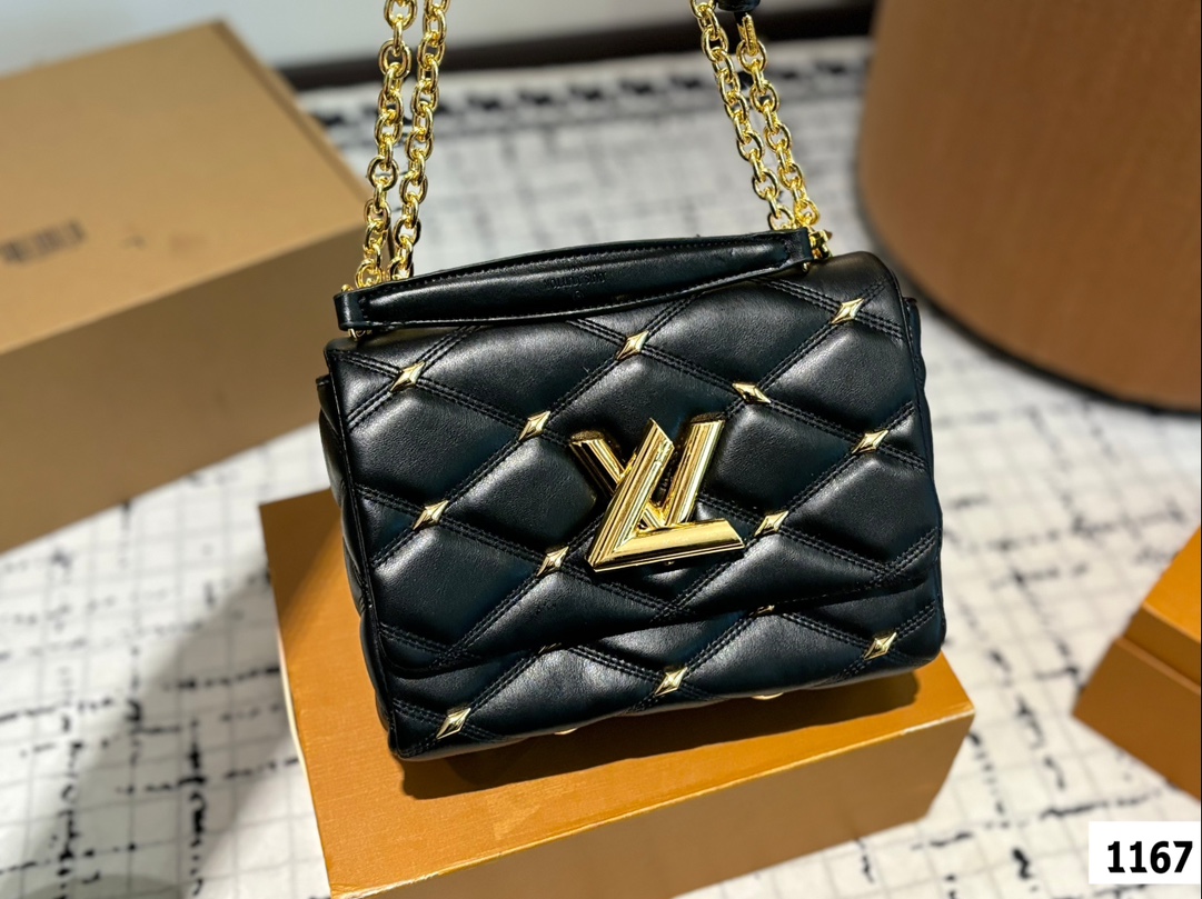 Louis new arrival bag 002 size： 22*13 cm