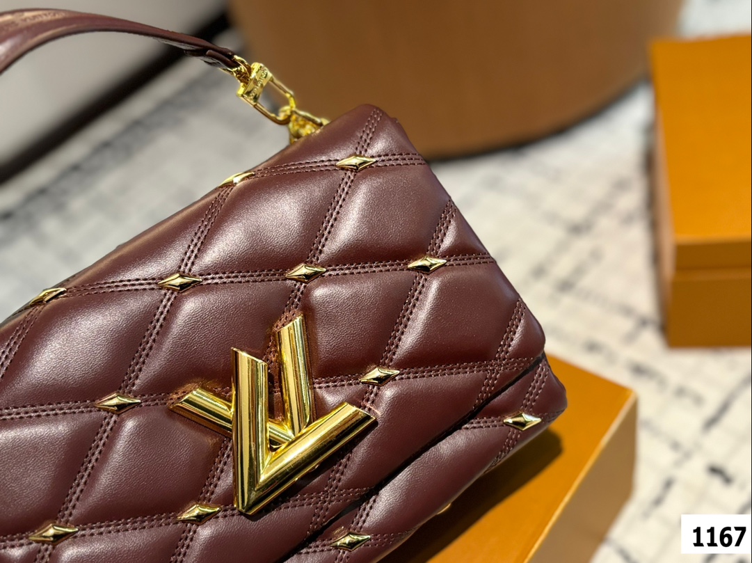 Louis new arrival bag 002 size： 22*13 cm