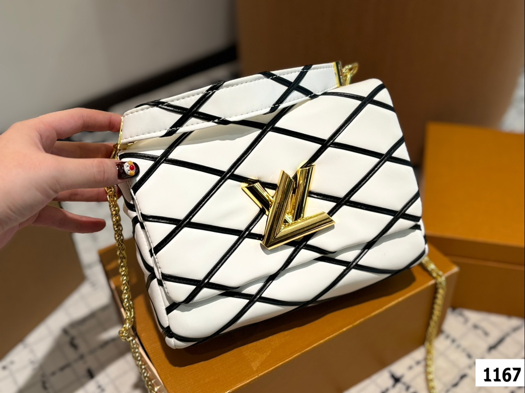 LV new arrival Twist bag size: 22*13 cm