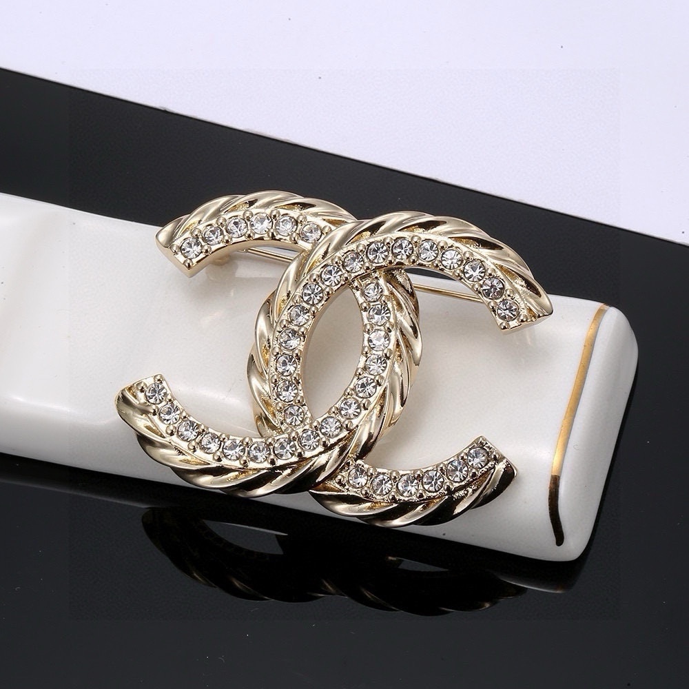 Cc brooch 0073