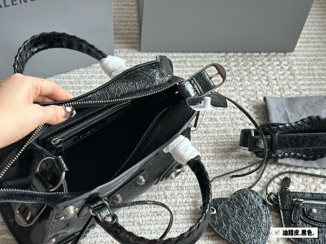 balen new arrival Le Cagole bag size: 26*17 cm top quality ~