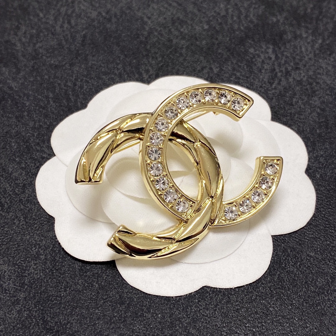 Cc brooch 0070