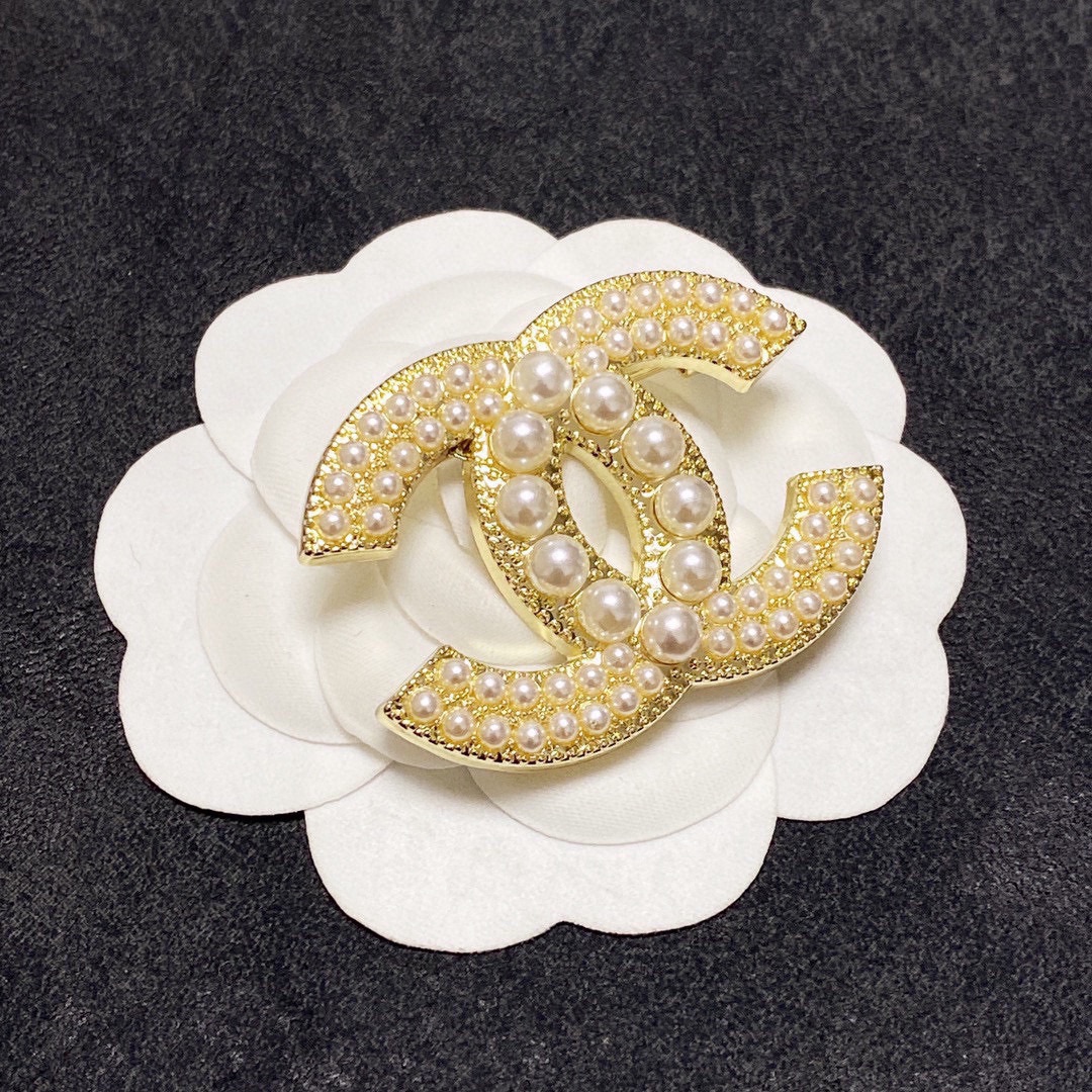 Cc brooch 0071