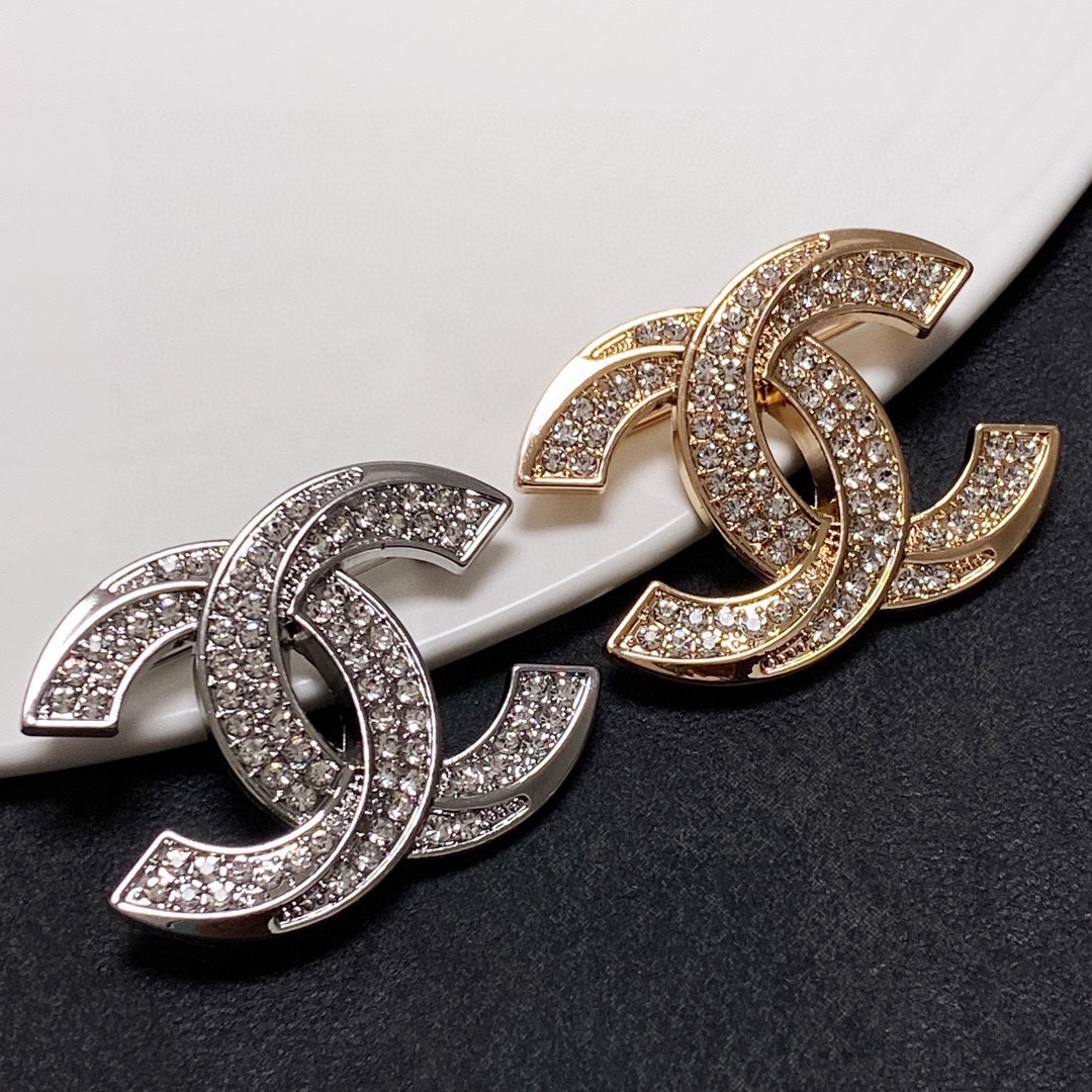 Cc brooch 0074