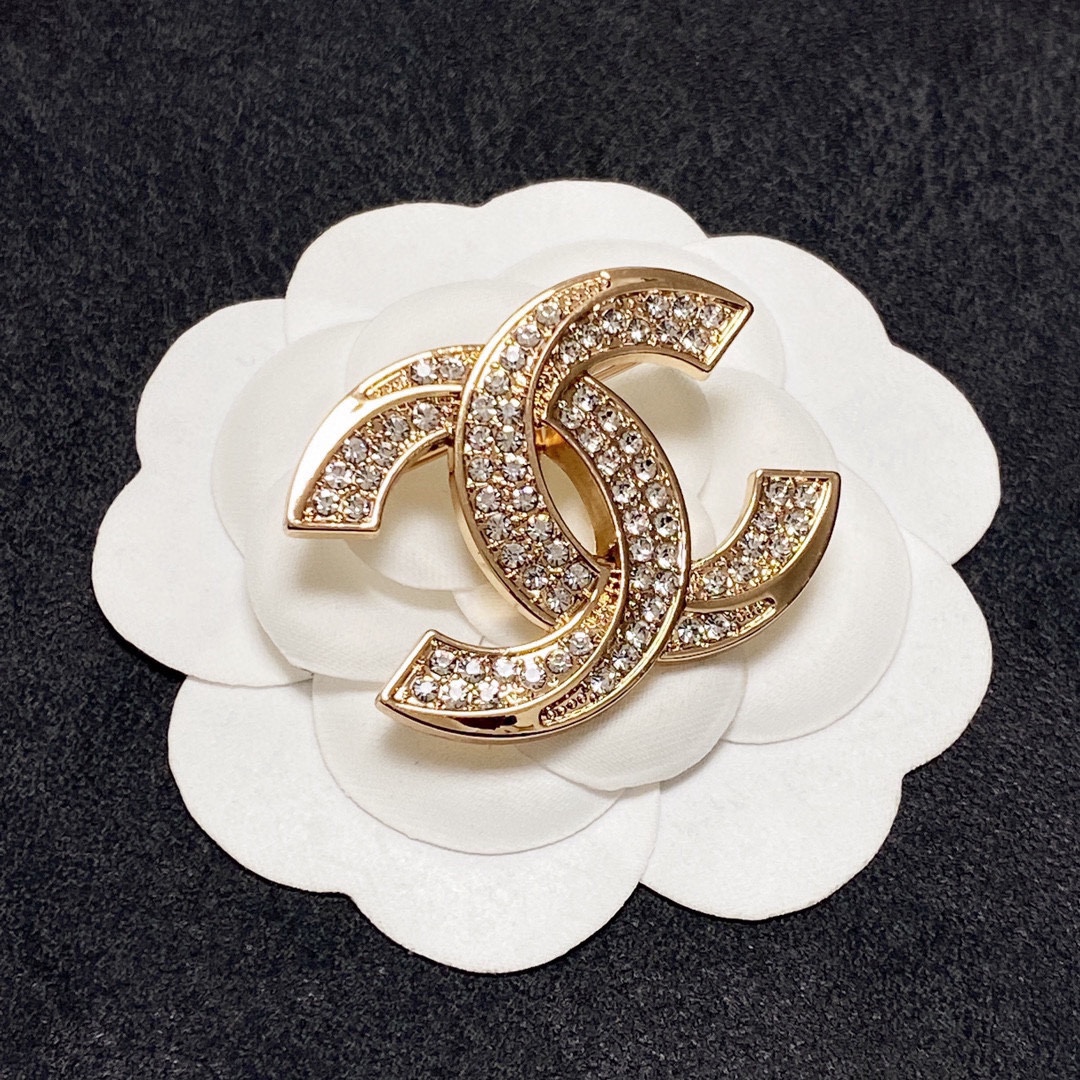 Cc brooch 0074