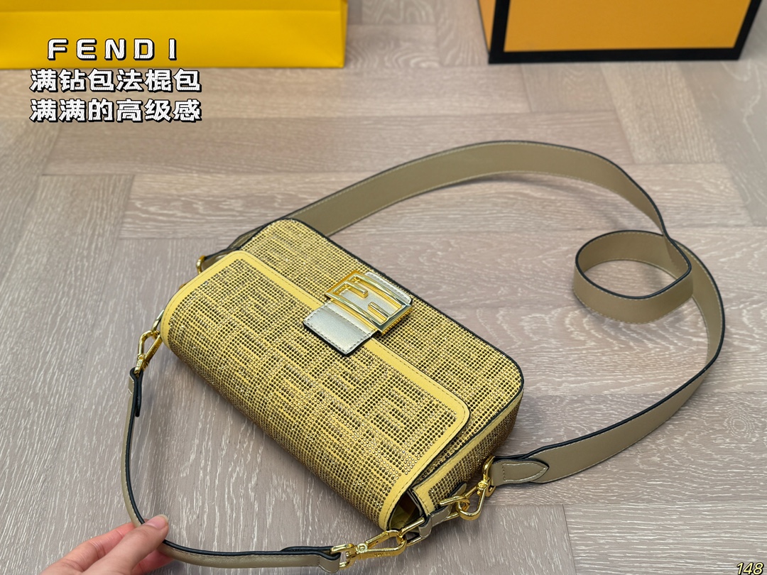Fen new arrival Baguette Chain bag size；26*15 cm