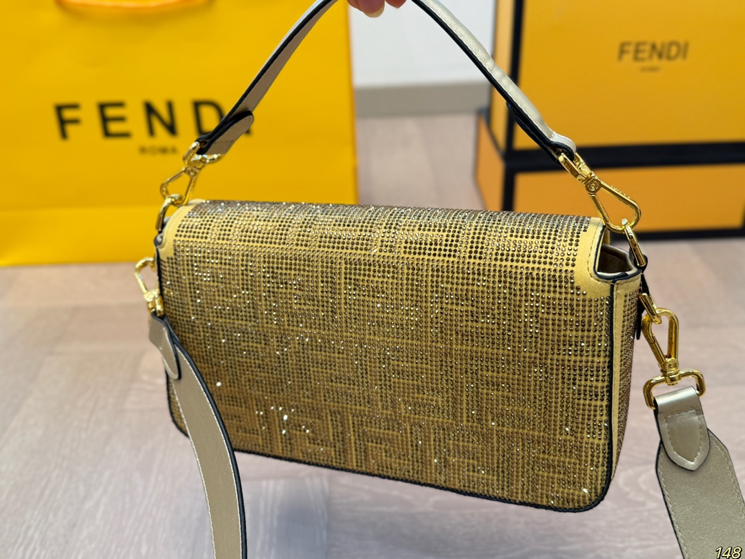 Fen new arrival Baguette Chain bag size；26*15 cm