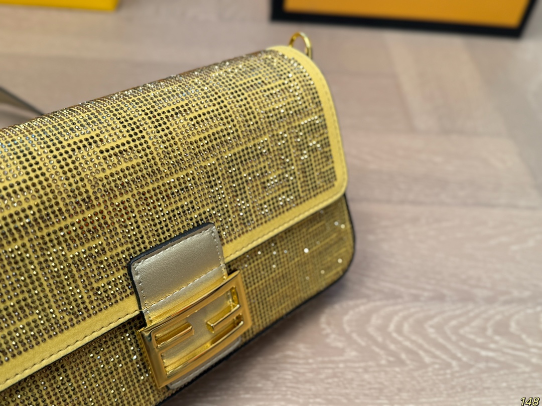 Fen new arrival Baguette Chain bag size；26*15 cm