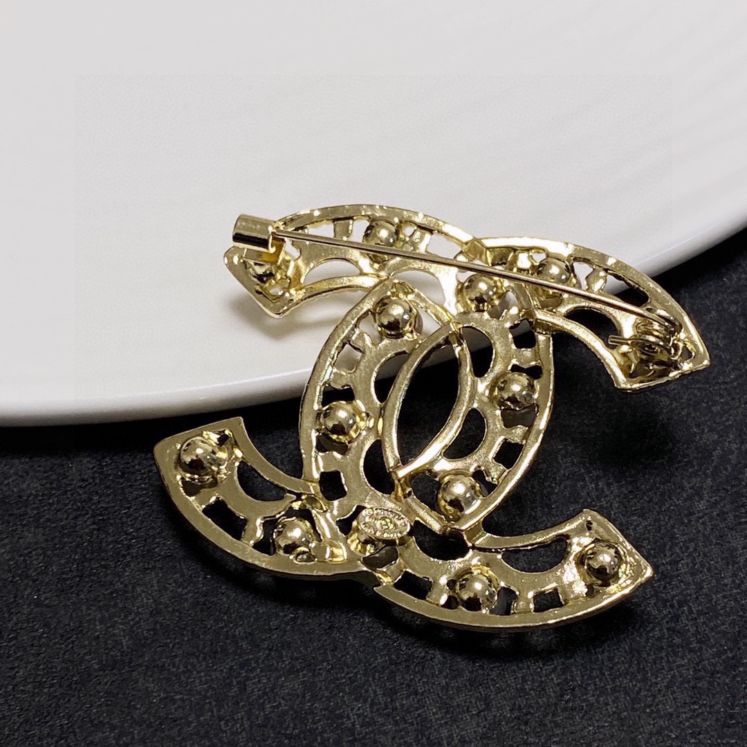 Cc brooch 0067