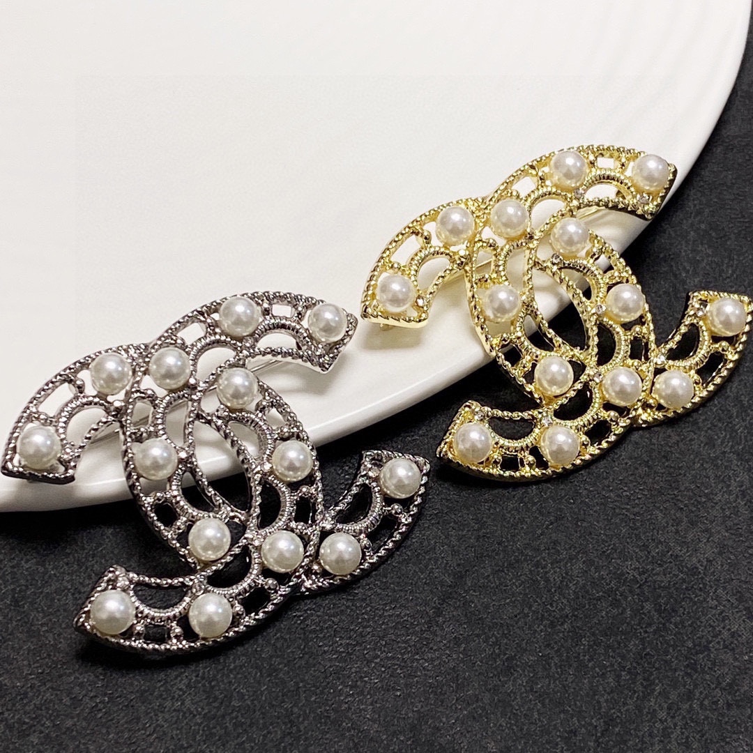 Cc brooch 0067
