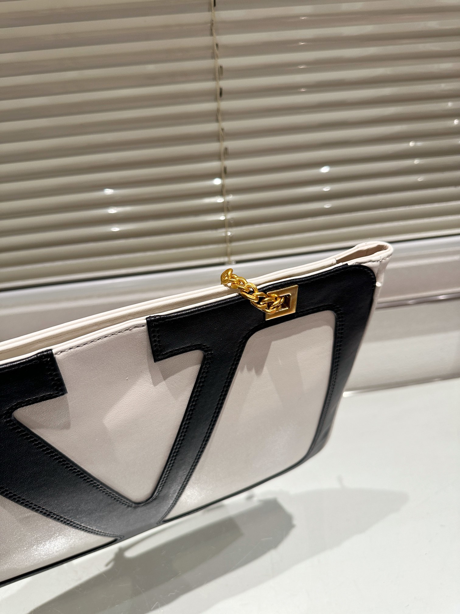 Val new arrival Letter tote Bag  size: 37*26 cm