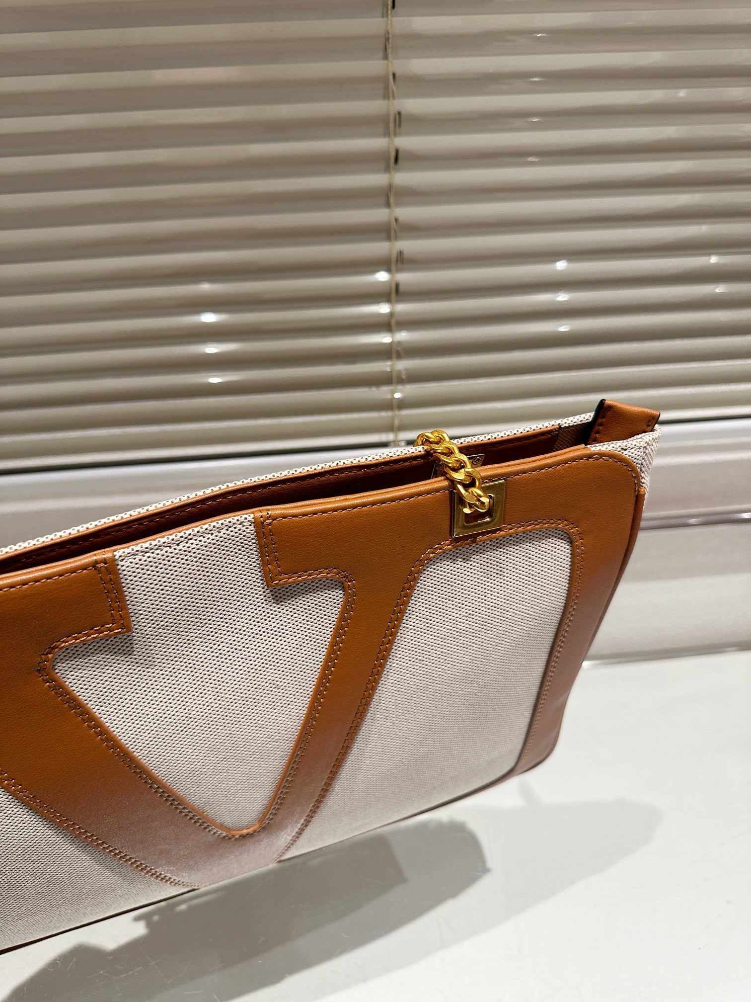 Val new arrival Letter tote Bag  size: 37*26 cm