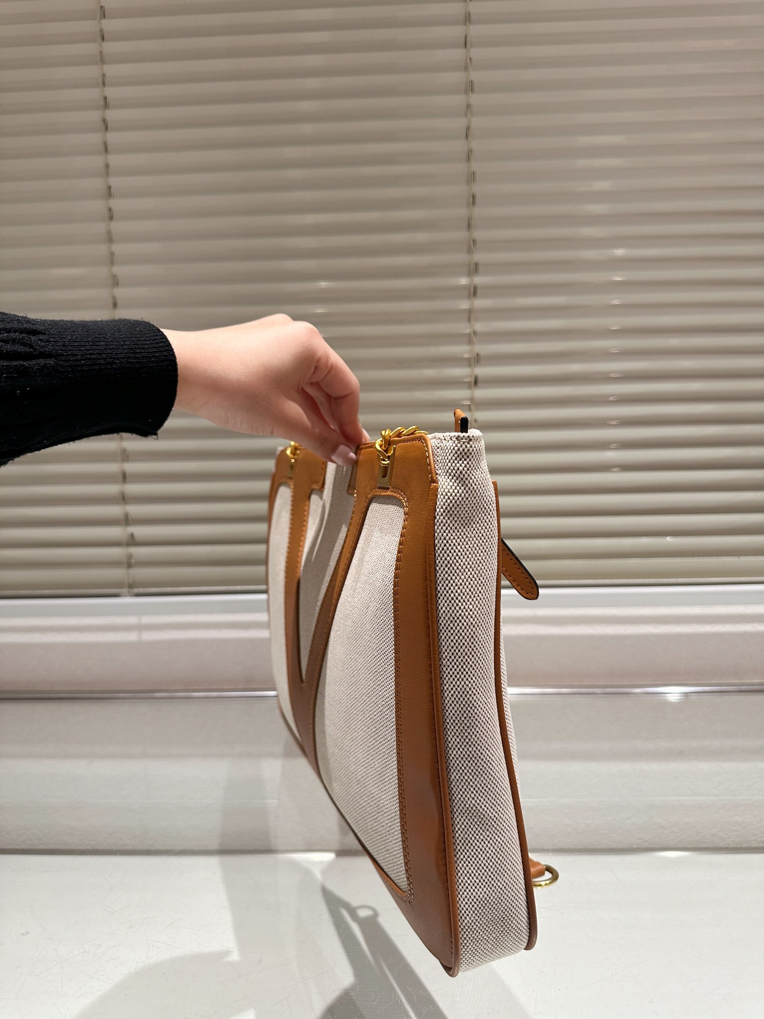 Val new arrival Letter tote Bag  size: 37*26 cm