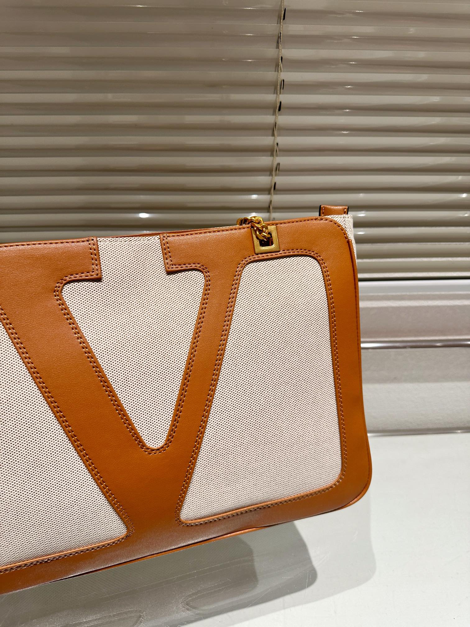 Val new arrival Letter tote Bag  size: 37*26 cm