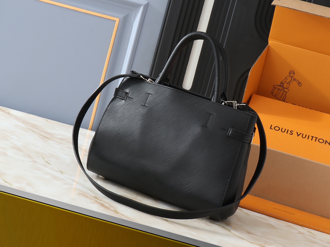 louis new arrival Twist Tote bag size: 30*22*13 cm