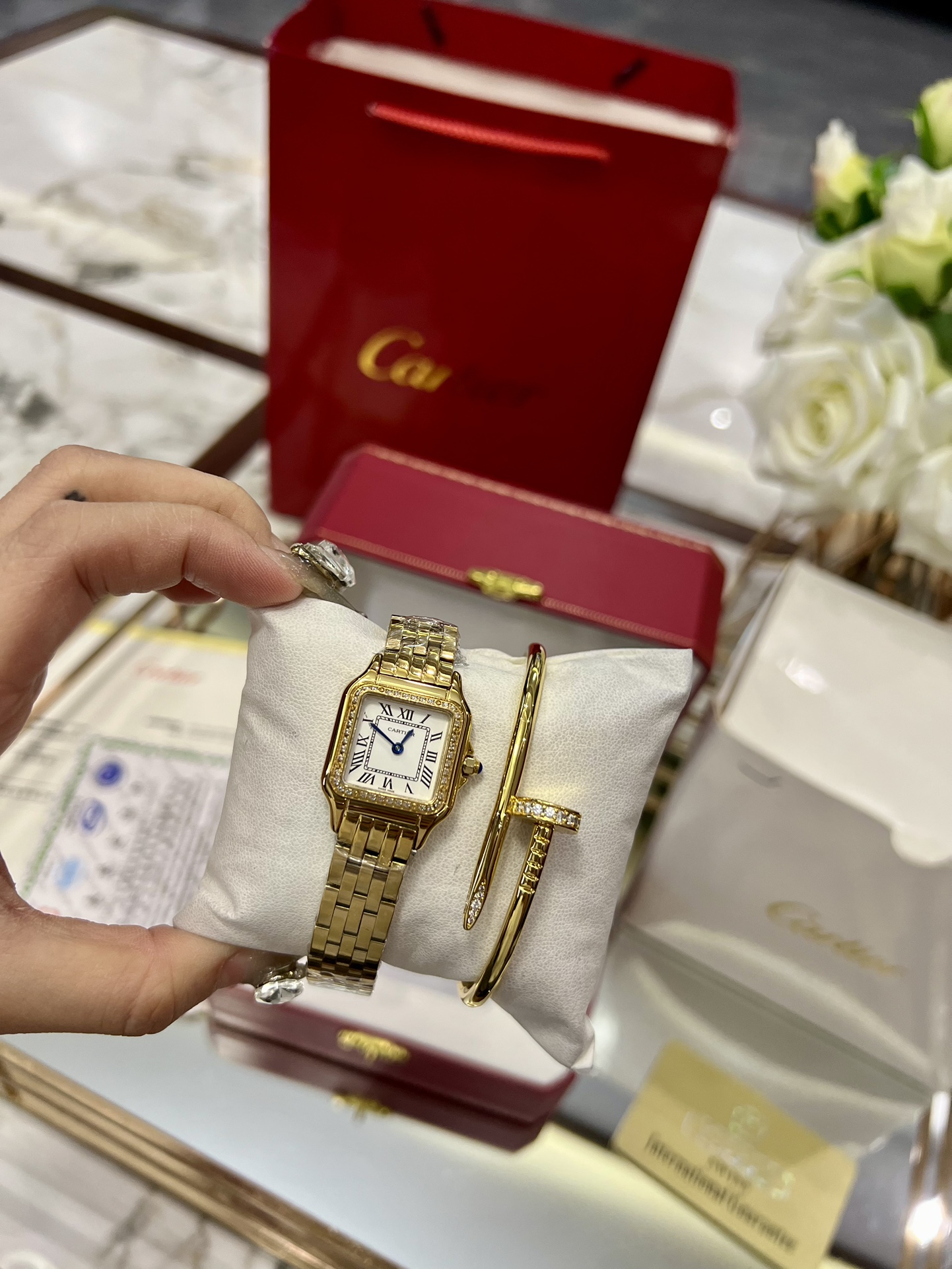 Car new arrival women watches 24*24 mm  + bracelet sets