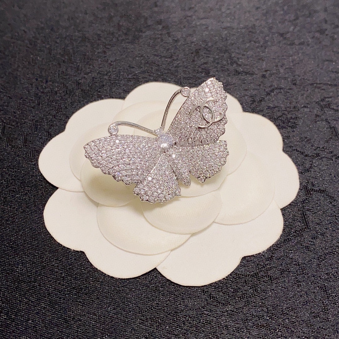 Cc brooch 0090