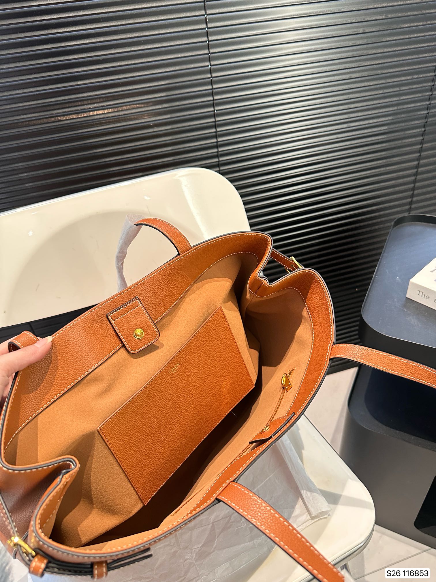 Ce new arrival 2025 tote bag size: 33 * 30 cm